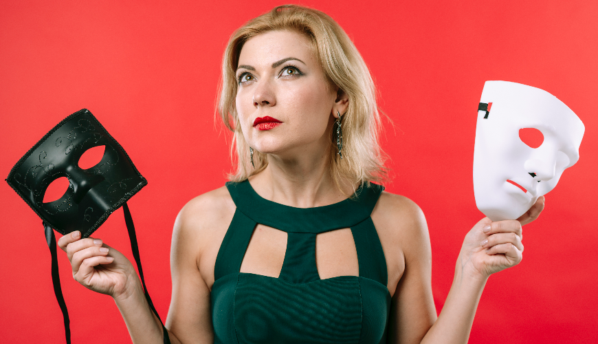 Nasazování masek na začátku vztahu často vychází ze strachu, který se dá zvládnout