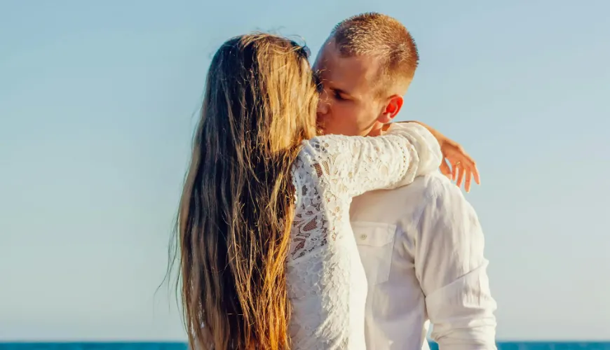 Vše co potřebujete vědět o prvním líbání